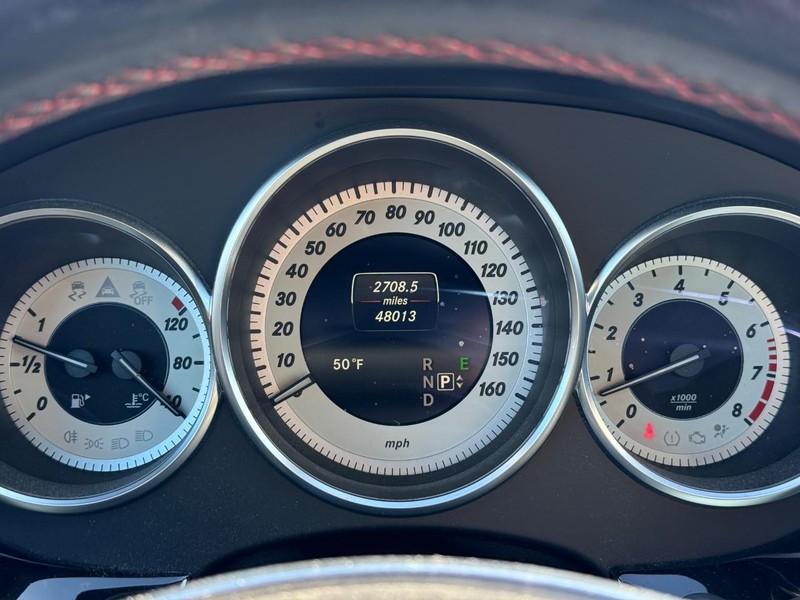 Mercedes-Benz CLS Vehicle Full-screen Gallery Image 22