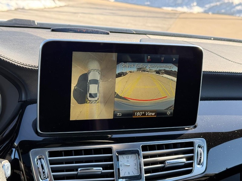 Mercedes-Benz CLS Vehicle Full-screen Gallery Image 25