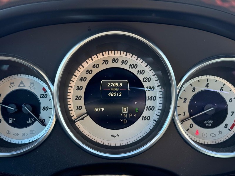 Mercedes-Benz CLS Vehicle Full-screen Gallery Image 26