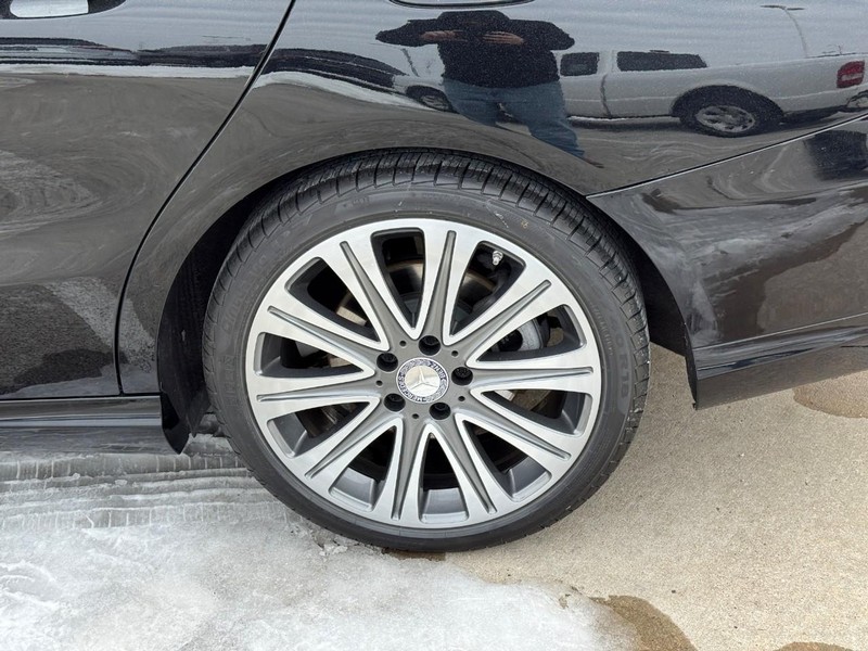 Mercedes-Benz CLA Vehicle Full-screen Gallery Image 9