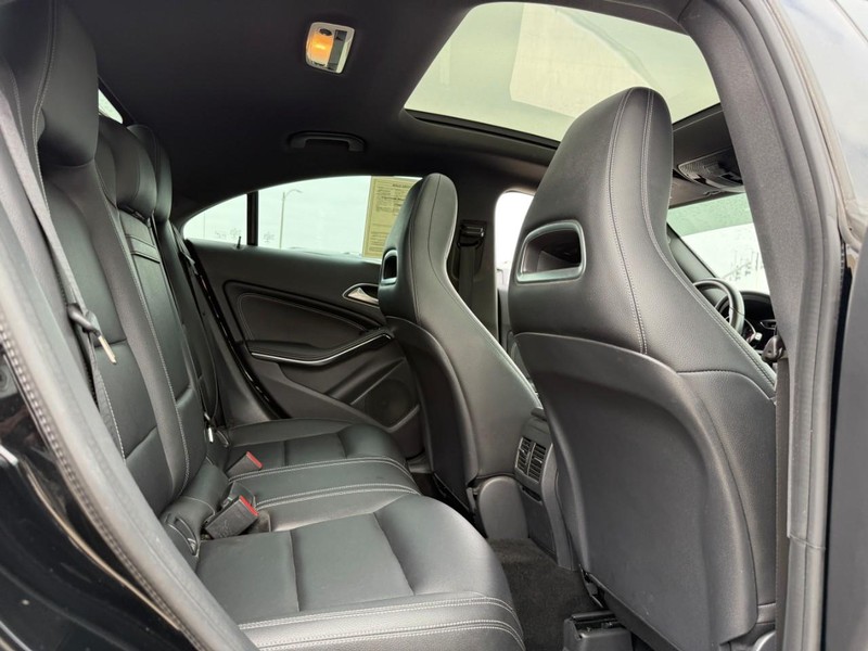 Mercedes-Benz CLA Vehicle Full-screen Gallery Image 12