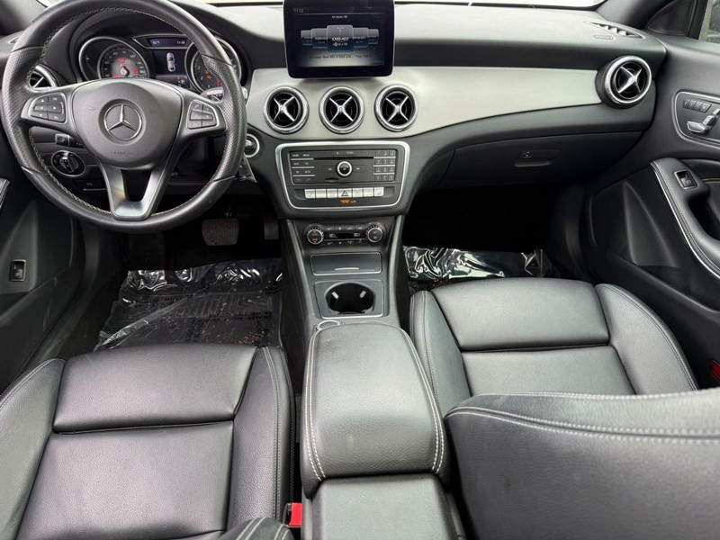 Mercedes-Benz CLA Vehicle Full-screen Gallery Image 13