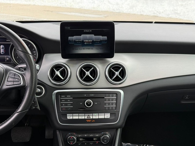 Mercedes-Benz CLA Vehicle Full-screen Gallery Image 15