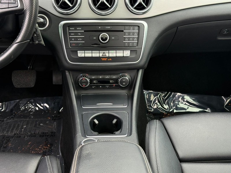 Mercedes-Benz CLA Vehicle Full-screen Gallery Image 17