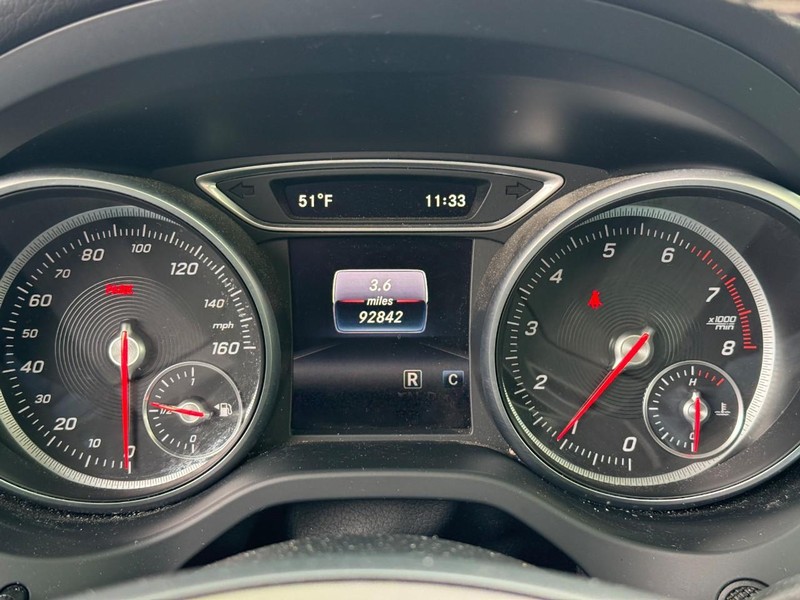 Mercedes-Benz CLA Vehicle Full-screen Gallery Image 25