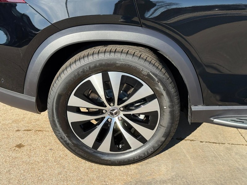 Mercedes-Benz GLE Vehicle Full-screen Gallery Image 6