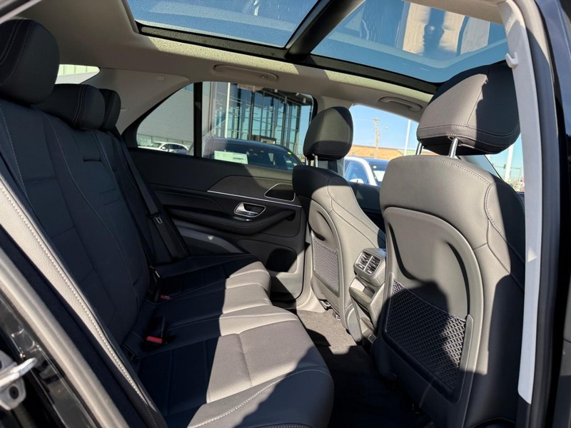 Mercedes-Benz GLE Vehicle Full-screen Gallery Image 7