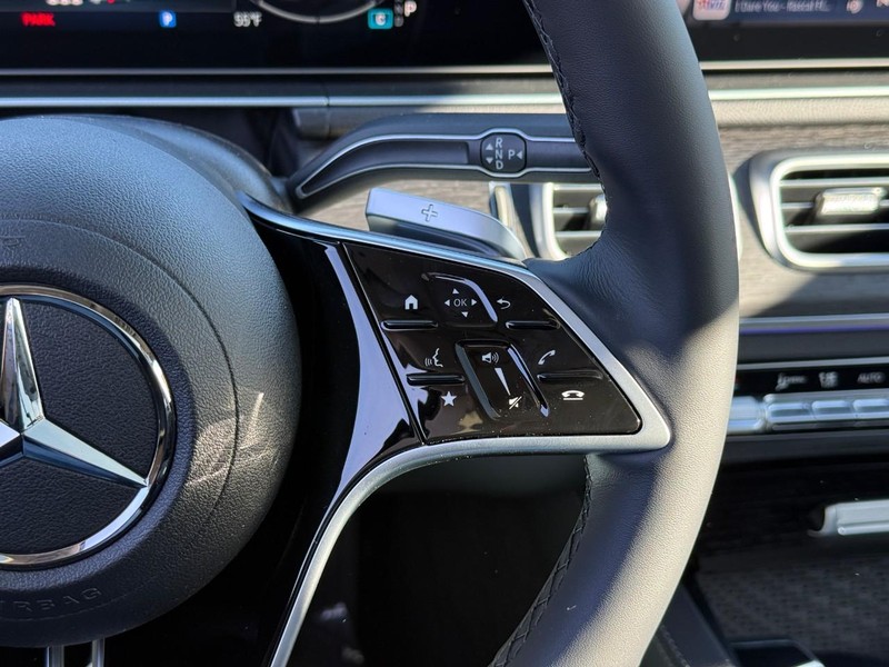 Mercedes-Benz GLE Vehicle Full-screen Gallery Image 19