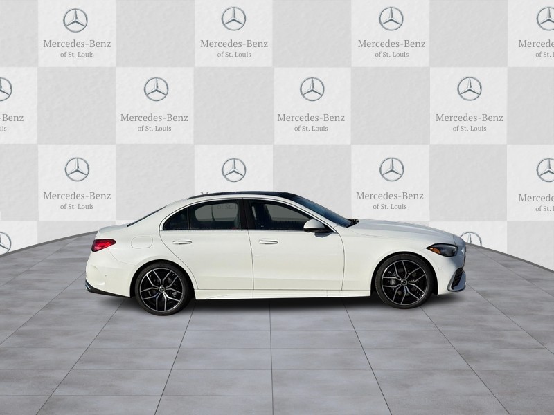 Mercedes-Benz C-Class Vehicle Full-screen Gallery Image 2