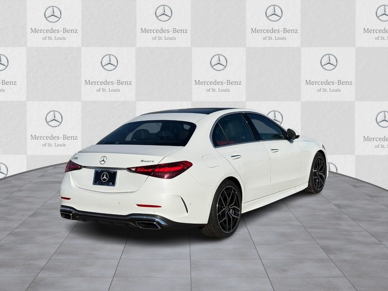 Mercedes-Benz C-Class Vehicle Full-screen Gallery Image 3