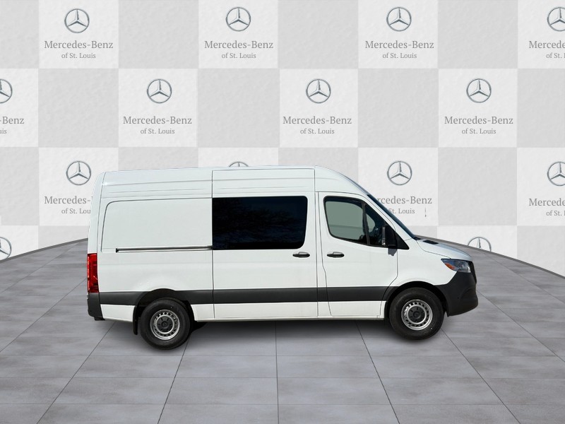 Mercedes-Benz Sprinter Van Vehicle Full-screen Gallery Image 2