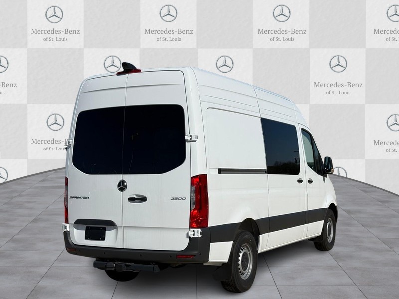 Mercedes-Benz Sprinter Van Vehicle Full-screen Gallery Image 3