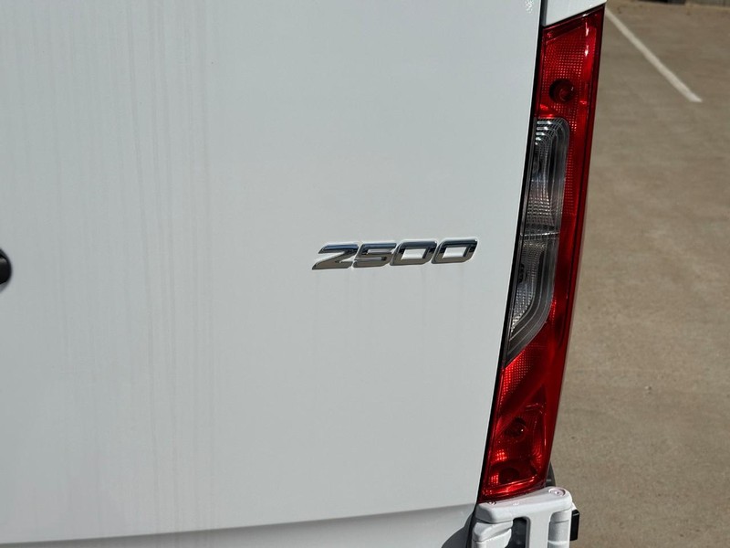 Mercedes-Benz Sprinter Van Vehicle Full-screen Gallery Image 5