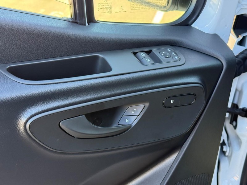 Mercedes-Benz Sprinter Van Vehicle Full-screen Gallery Image 9