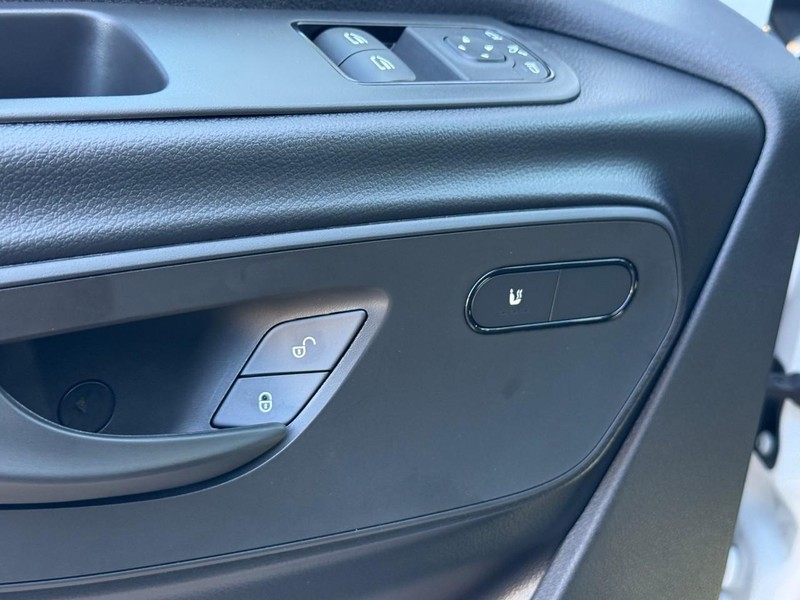 Mercedes-Benz Sprinter Van Vehicle Full-screen Gallery Image 10