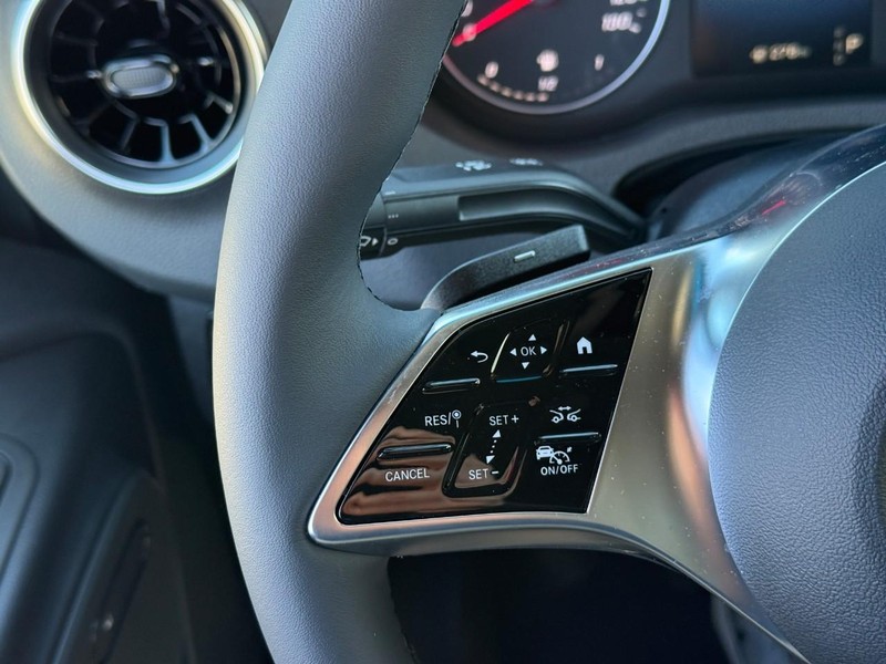 Mercedes-Benz Sprinter Van Vehicle Full-screen Gallery Image 12