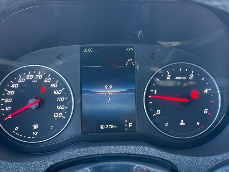 Mercedes-Benz Sprinter Van Vehicle Full-screen Gallery Image 14