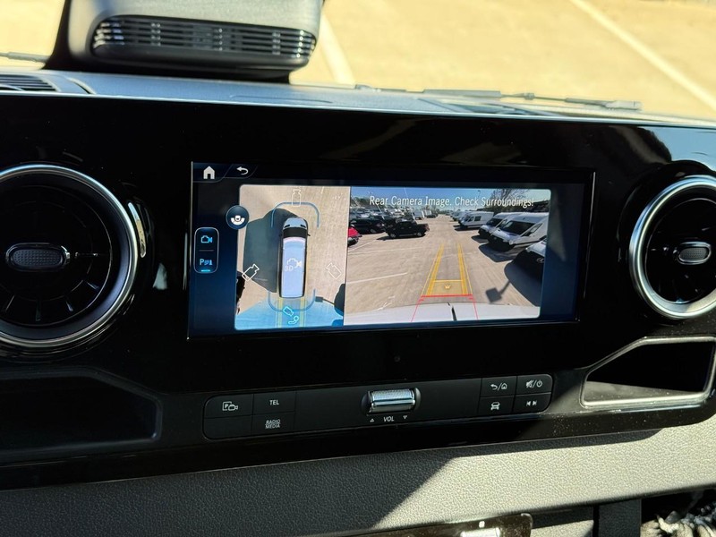 Mercedes-Benz Sprinter Van Vehicle Full-screen Gallery Image 15