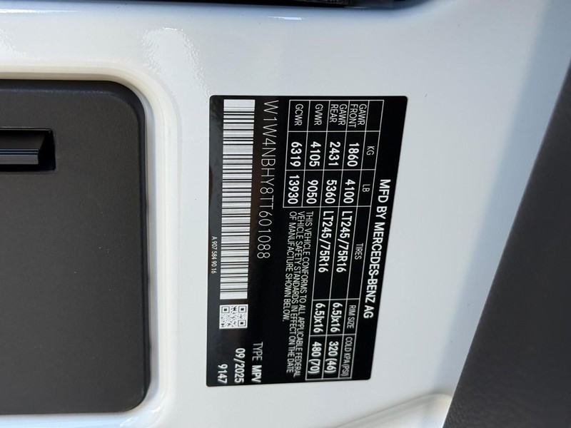 Mercedes-Benz Sprinter Van Vehicle Full-screen Gallery Image 16