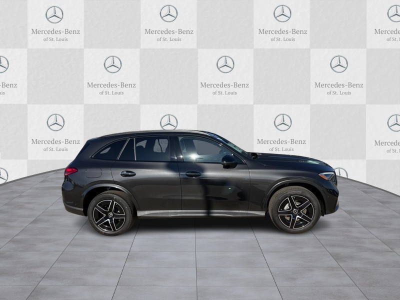 Mercedes-Benz GLC Vehicle Full-screen Gallery Image 2