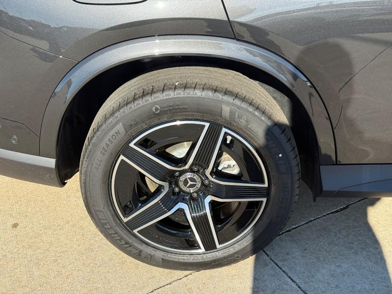 Mercedes-Benz GLC Vehicle Full-screen Gallery Image 6