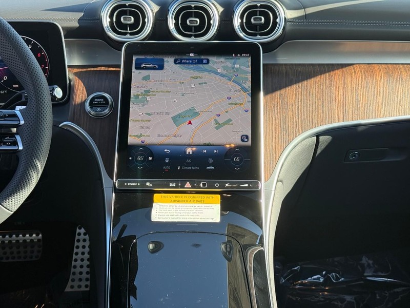 Mercedes-Benz GLC Vehicle Full-screen Gallery Image 11