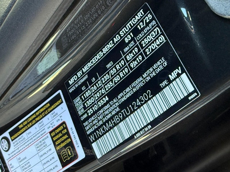 Mercedes-Benz GLC Vehicle Full-screen Gallery Image 21