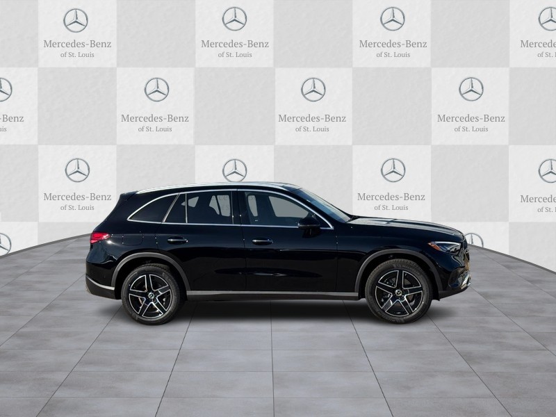 Mercedes-Benz GLC Vehicle Full-screen Gallery Image 2
