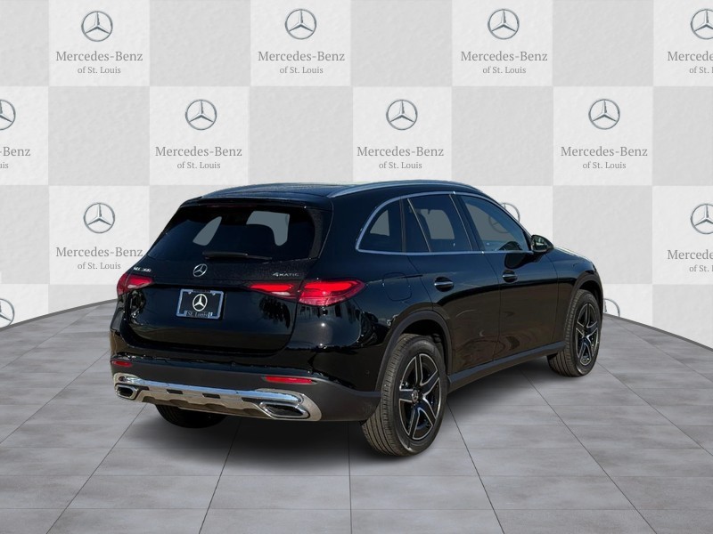 Mercedes-Benz GLC Vehicle Full-screen Gallery Image 3