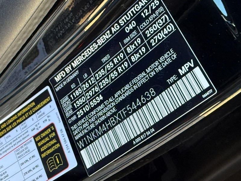 Mercedes-Benz GLC Vehicle Full-screen Gallery Image 22