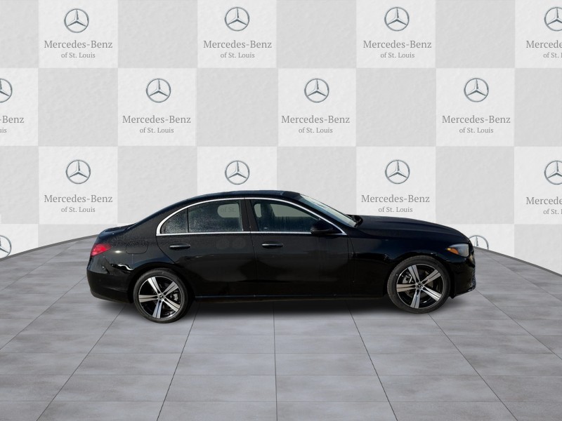 Mercedes-Benz C-Class Vehicle Full-screen Gallery Image 2