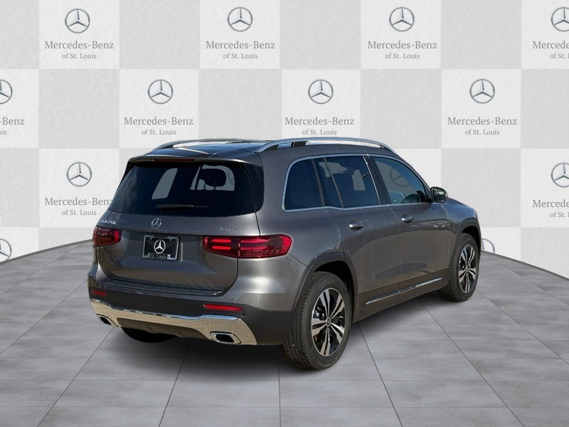 Mercedes-Benz GLB Vehicle Full-screen Gallery Image 3