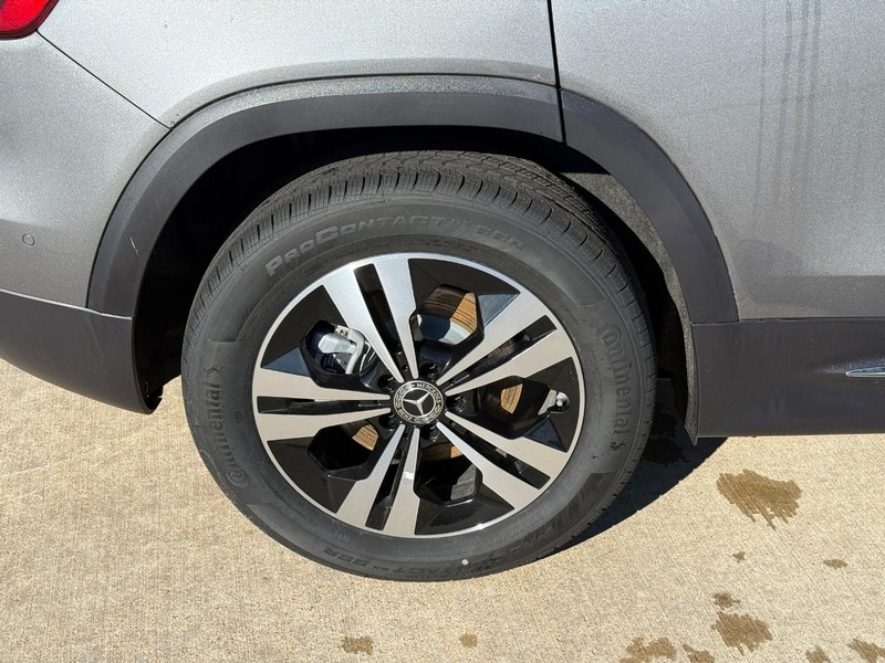 Mercedes-Benz GLB Vehicle Full-screen Gallery Image 6