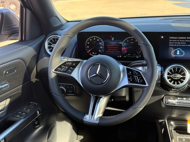 Mercedes-Benz GLB Vehicle Full-screen Gallery Image 9