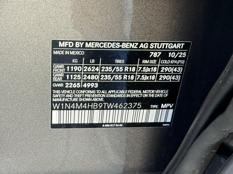 Mercedes-Benz GLB Vehicle Full-screen Gallery Image 21