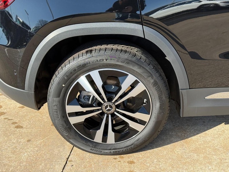 Mercedes-Benz GLA Vehicle Full-screen Gallery Image 6