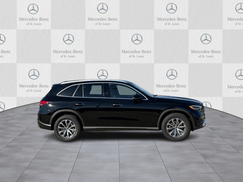 Mercedes-Benz GLC Vehicle Full-screen Gallery Image 2