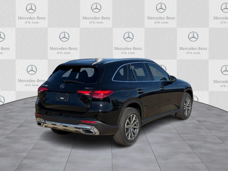 Mercedes-Benz GLC Vehicle Full-screen Gallery Image 3