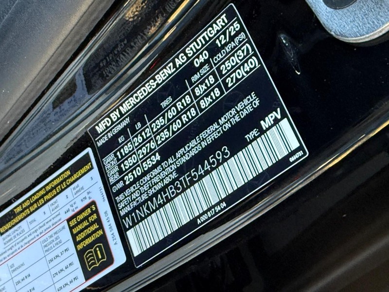 Mercedes-Benz GLC Vehicle Full-screen Gallery Image 21