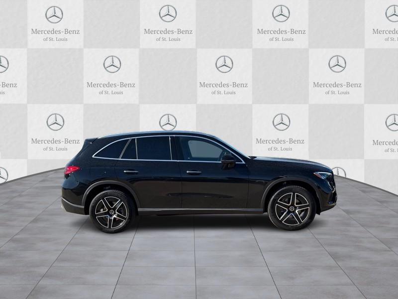 Mercedes-Benz GLC Vehicle Full-screen Gallery Image 2