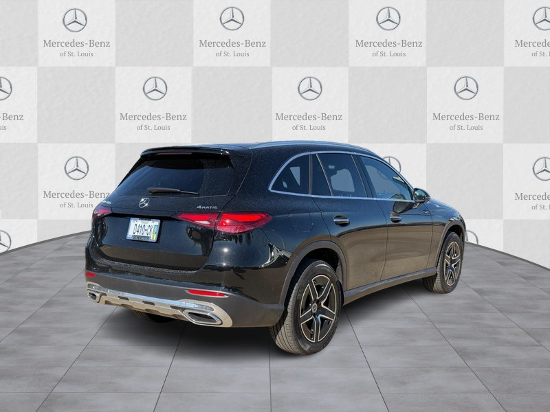 Mercedes-Benz GLC Vehicle Full-screen Gallery Image 3