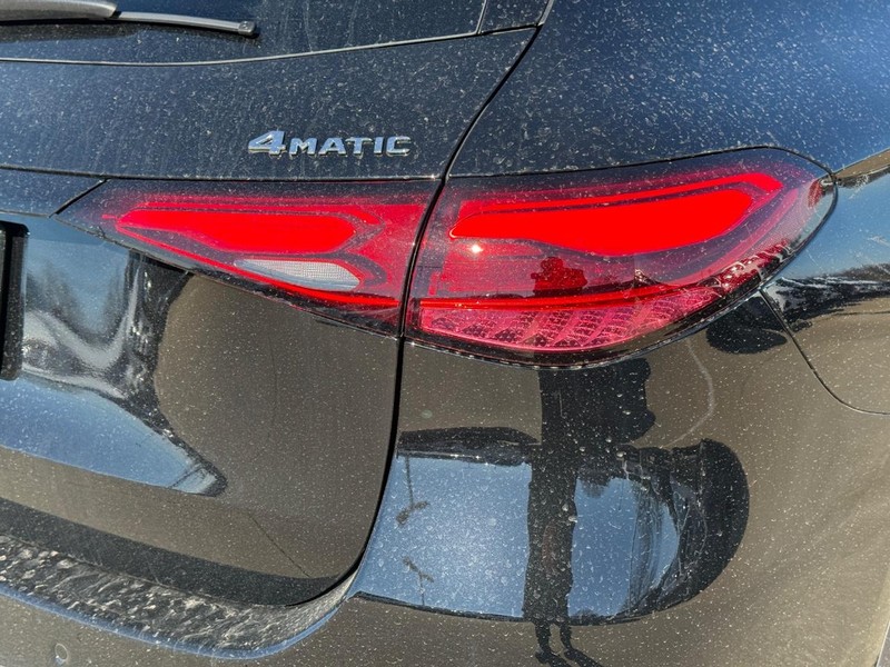 Mercedes-Benz GLC Vehicle Full-screen Gallery Image 5