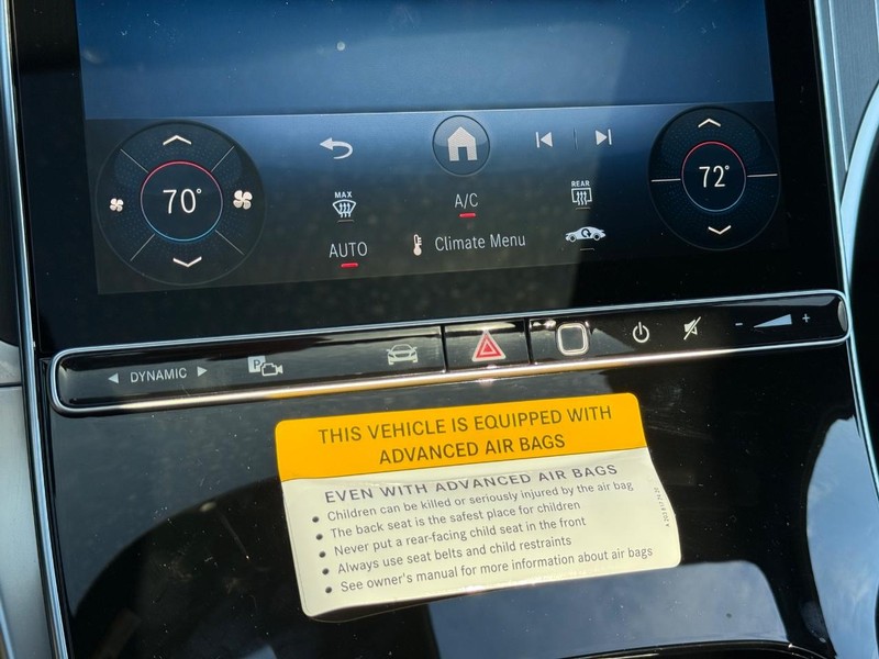 Mercedes-Benz GLC Vehicle Full-screen Gallery Image 16