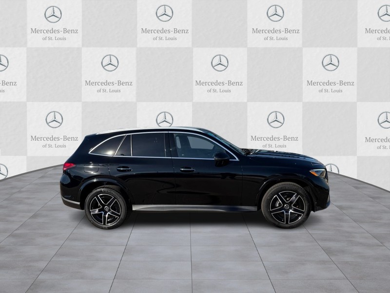 Mercedes-Benz GLC Vehicle Full-screen Gallery Image 2