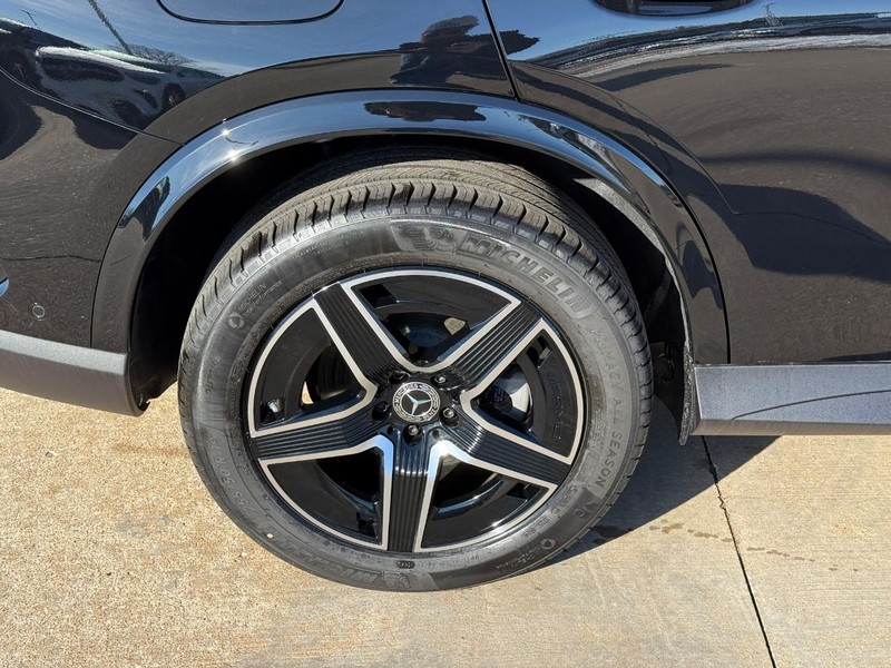 Mercedes-Benz GLC Vehicle Full-screen Gallery Image 6