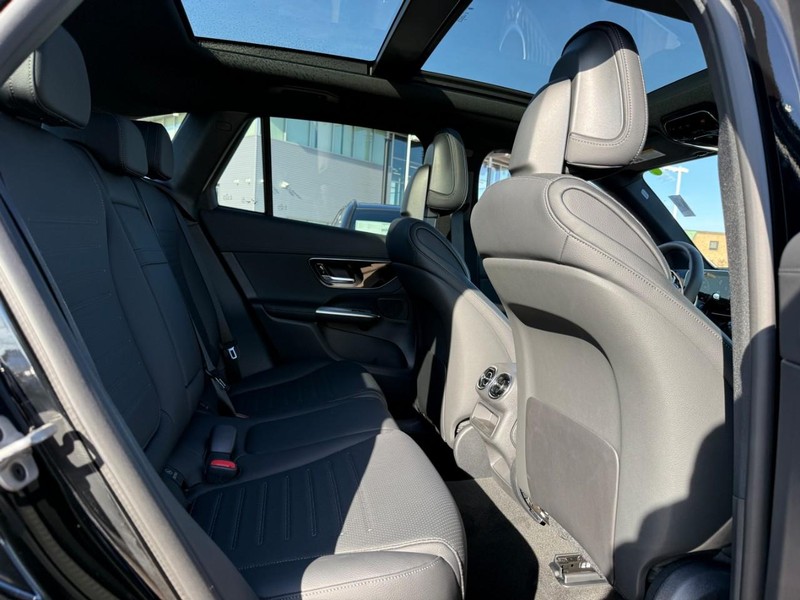 Mercedes-Benz GLC Vehicle Full-screen Gallery Image 7