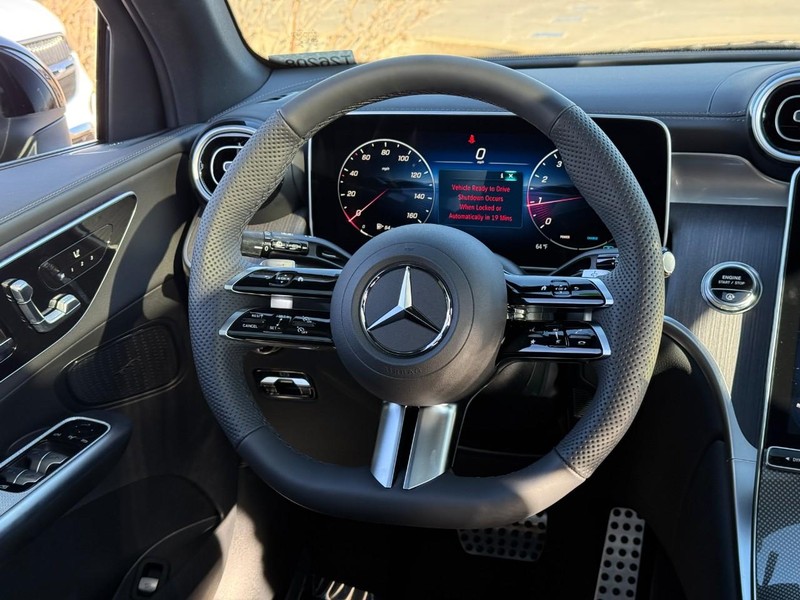 Mercedes-Benz GLC Vehicle Full-screen Gallery Image 9