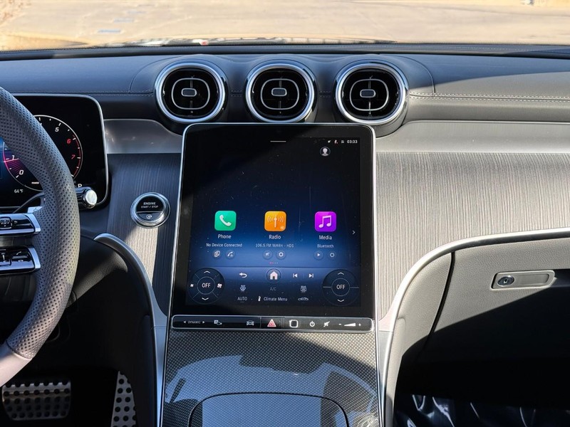 Mercedes-Benz GLC Vehicle Full-screen Gallery Image 10