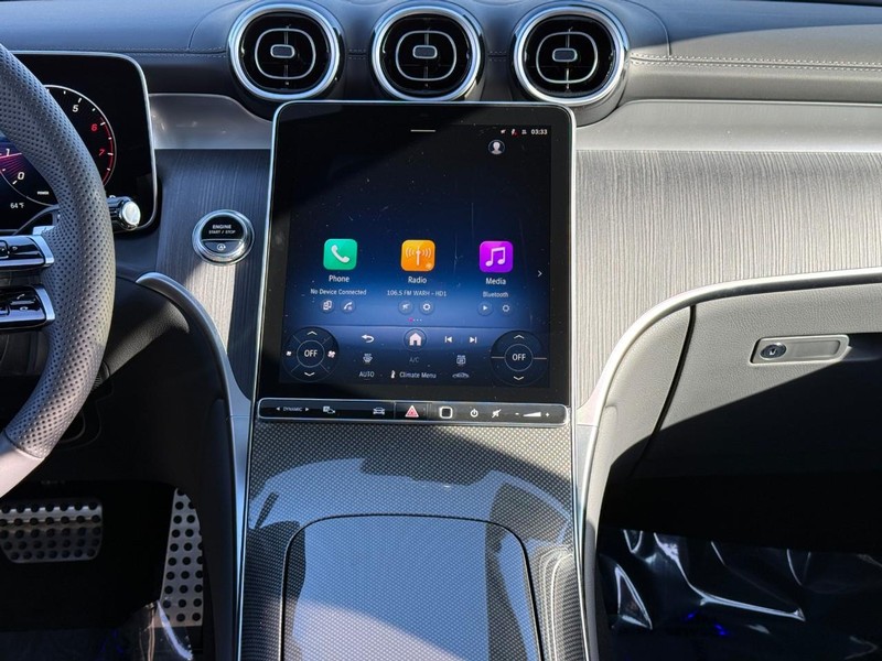 Mercedes-Benz GLC Vehicle Full-screen Gallery Image 11