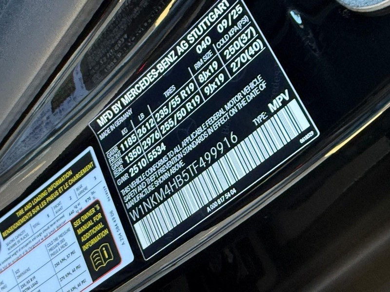 Mercedes-Benz GLC Vehicle Full-screen Gallery Image 21